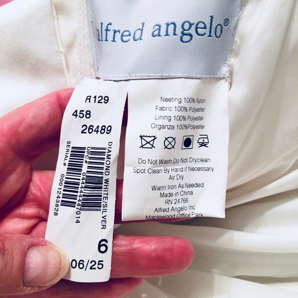 Alfred Angelo Wedding Gown in Ivory - Picture 8 of 11